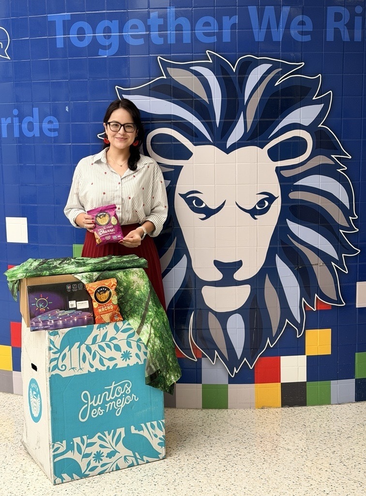 Mrs. Padron Recognized by Siete Familia company