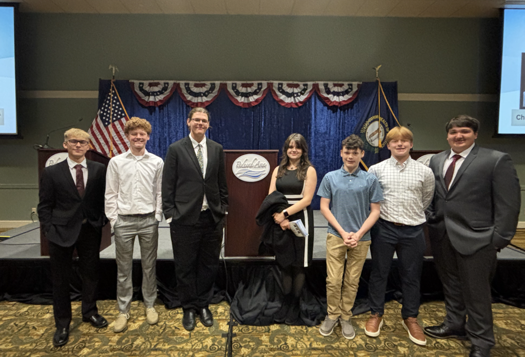 A group of outstanding McCracken County High School history students, selected by their teachers, had the opportunity to attend the Paducah Area Chamber of Commerce Public Policy Forum this week—the first of three events in the Chamber’s Public Policy Spring Mini Series.