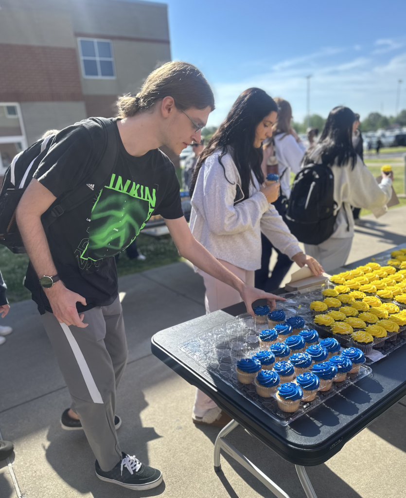 🎓🧁 Fridays are a little sweeter for our MCHS seniors! Thank you, Murray State University, for helping us celebrate these final weeks. We’re so proud of you and can’t wait to see what’s next!