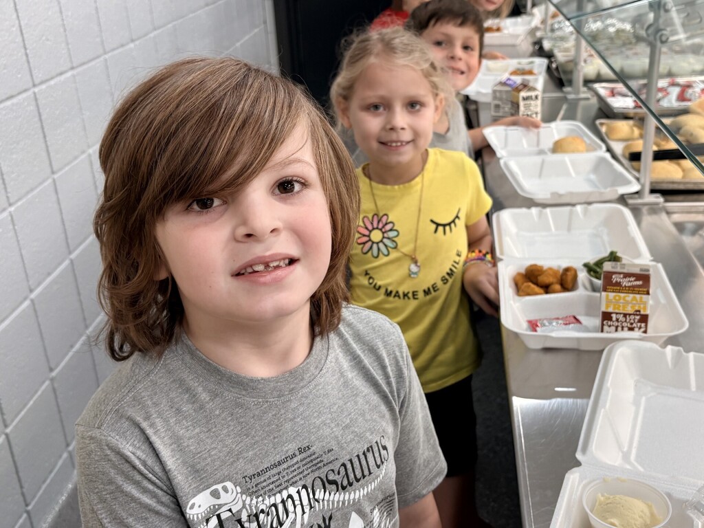 HES Students eating lunch