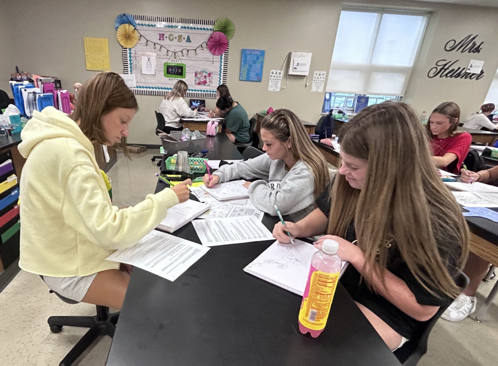 Last week, students in Mrs. Heisner’s Medical Terminology class explored different ways to take notes while learning about the human body!