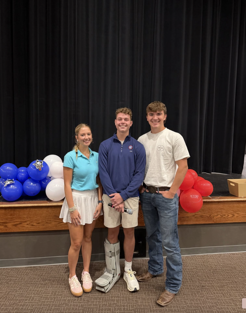 Thanks to Grant Seaton, who organized a Voter Registration Drive, students who will be 18 by Kentucky’s November 3 General Election also had the opportunity to register to vote. Kentucky allows eligible individuals to register at age 17 if they will turn 18 by the General Election.