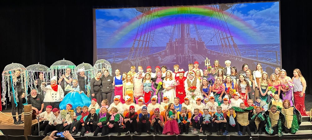 Picture of the whole cast and crew of Little Mermaid
