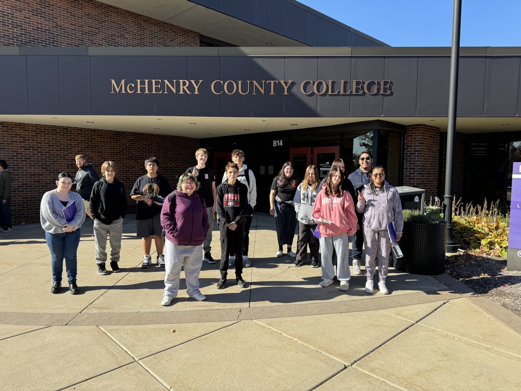 Students in front of McHenry County College