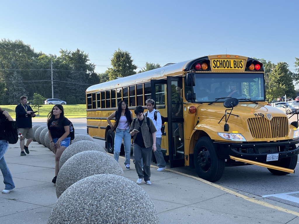 Students coming out of the bus 