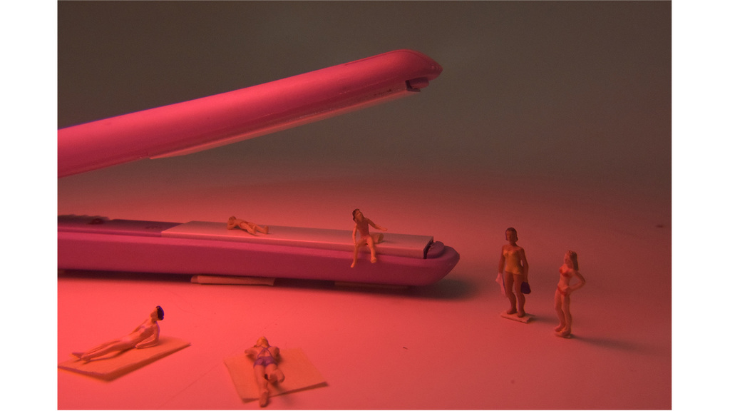 Flat iron with figurines around it 