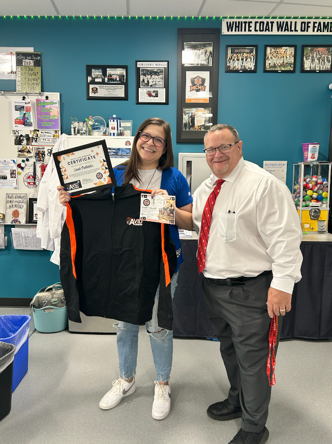 Leah Pellitier with AVID certificate