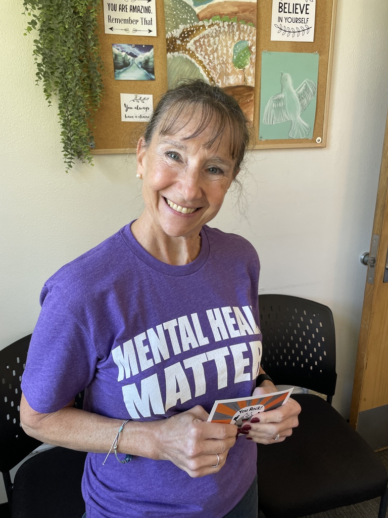 Kelly Clingingsmith  holding "You rock" card
