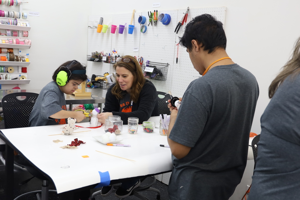 Bridges clients doing crafts with an staff member