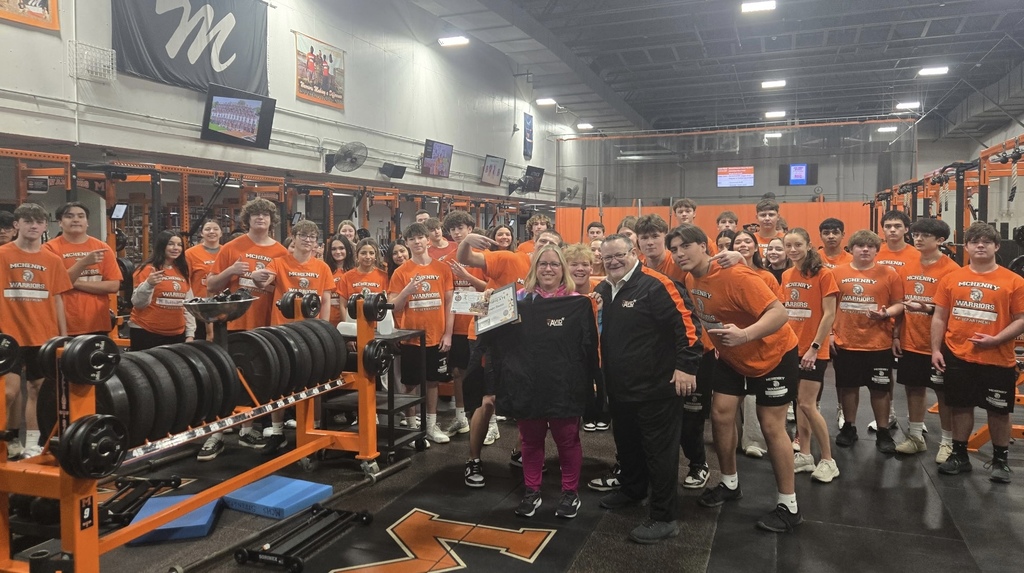 Jen Beattie with her AVID award and the powerlifting class