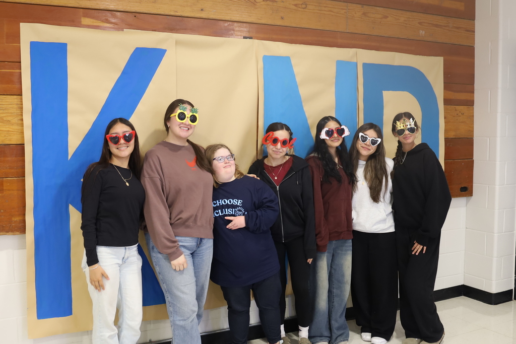 Seven students as the I in kind 6 of them wearing funny glasses 