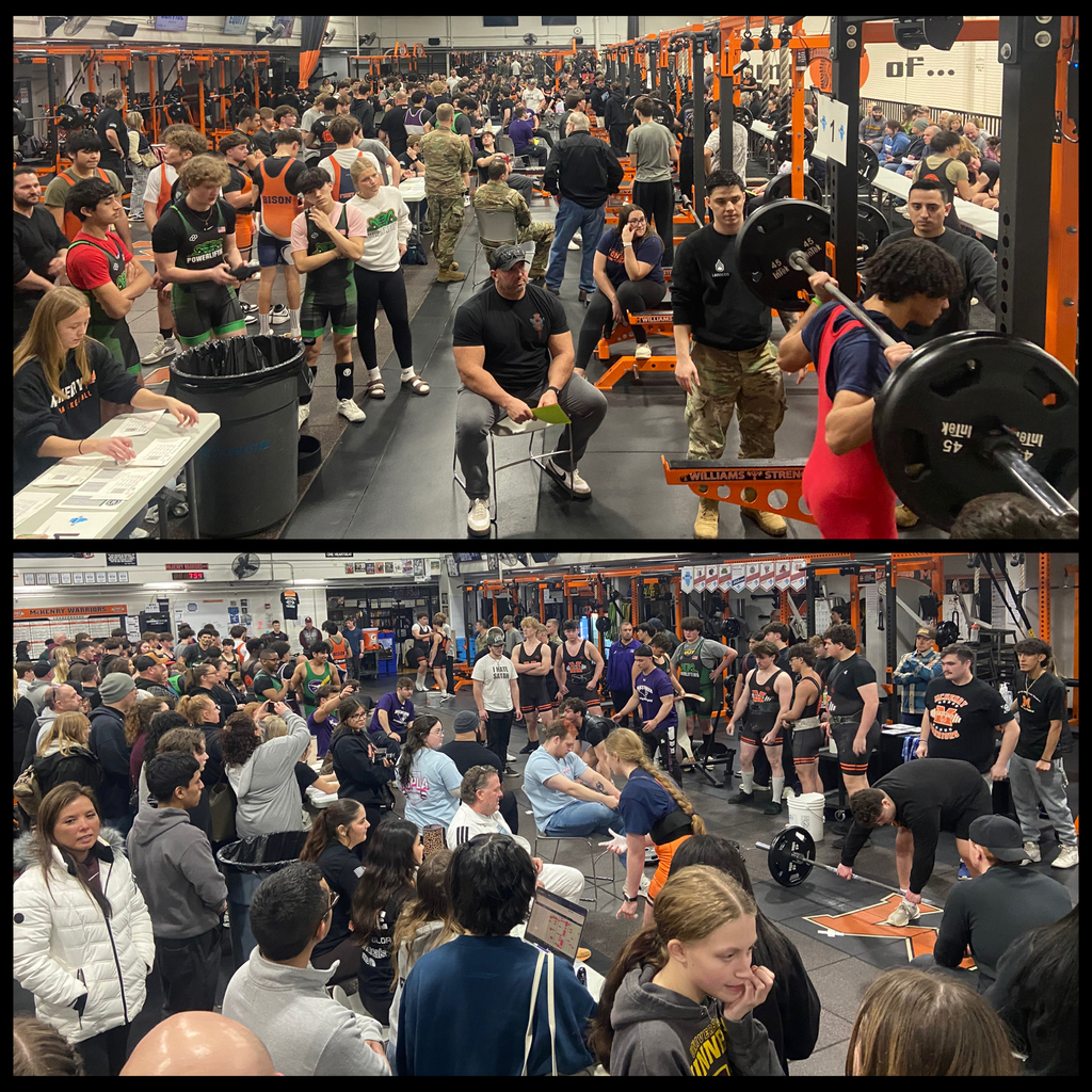 Wideshot of everyone at the Powerlifting meet