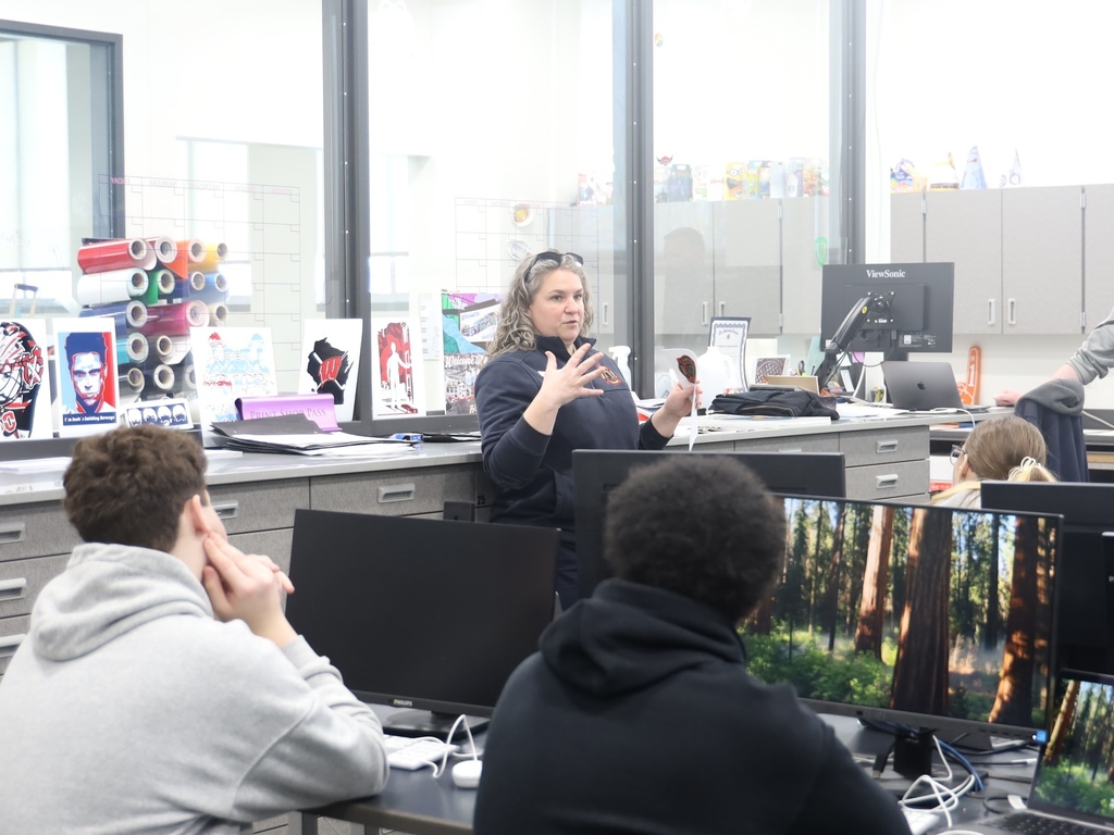 Gwynne speaking to the graphics class 