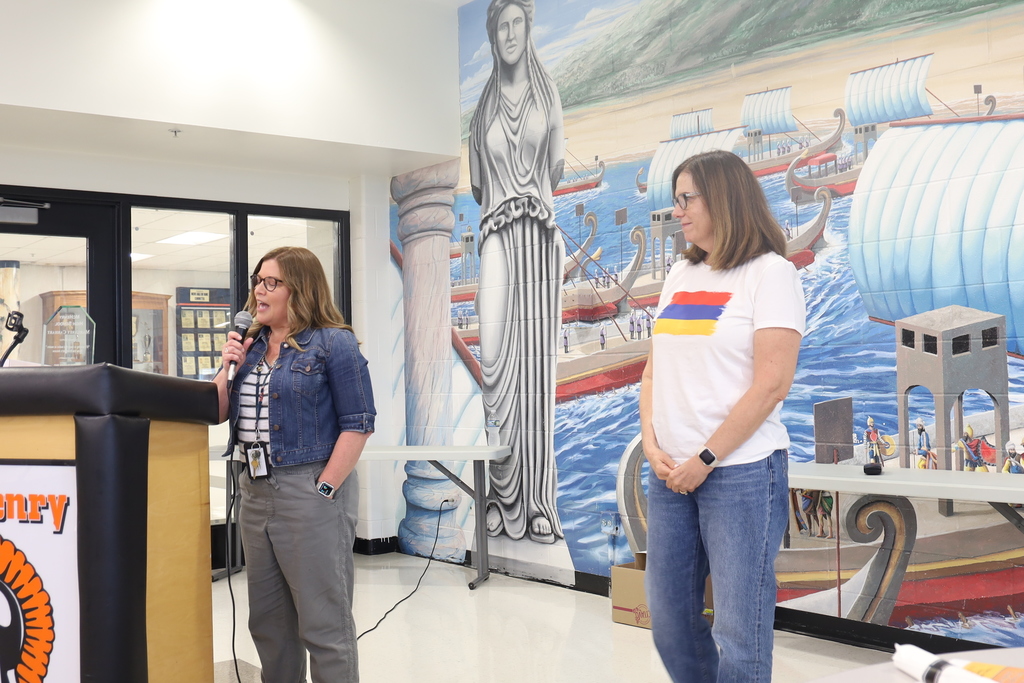 Heidie Dunn speaking with Marige Carhart