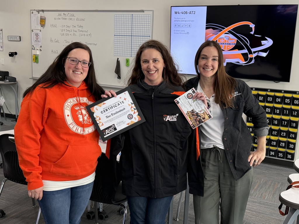 Two teachers with Tina Breitenbach and her certificate