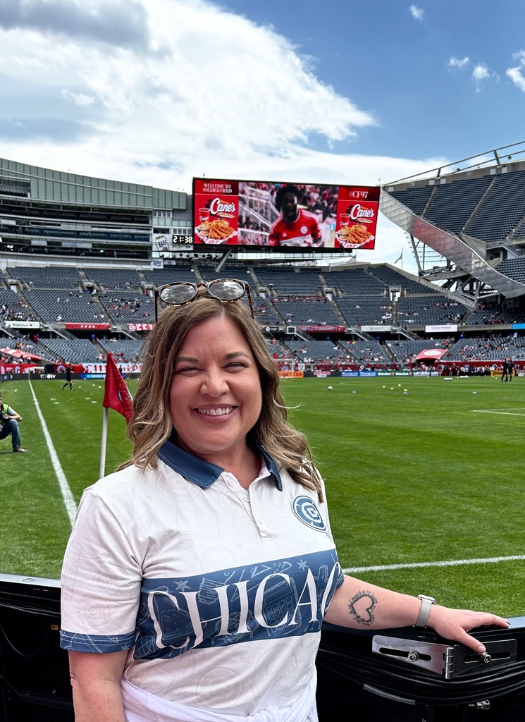 Heidie in front of soldier field