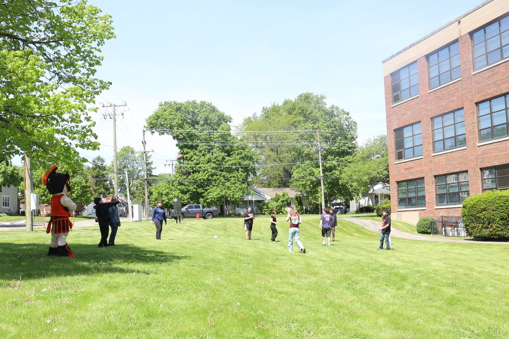 Students and Leonidas outside in the field