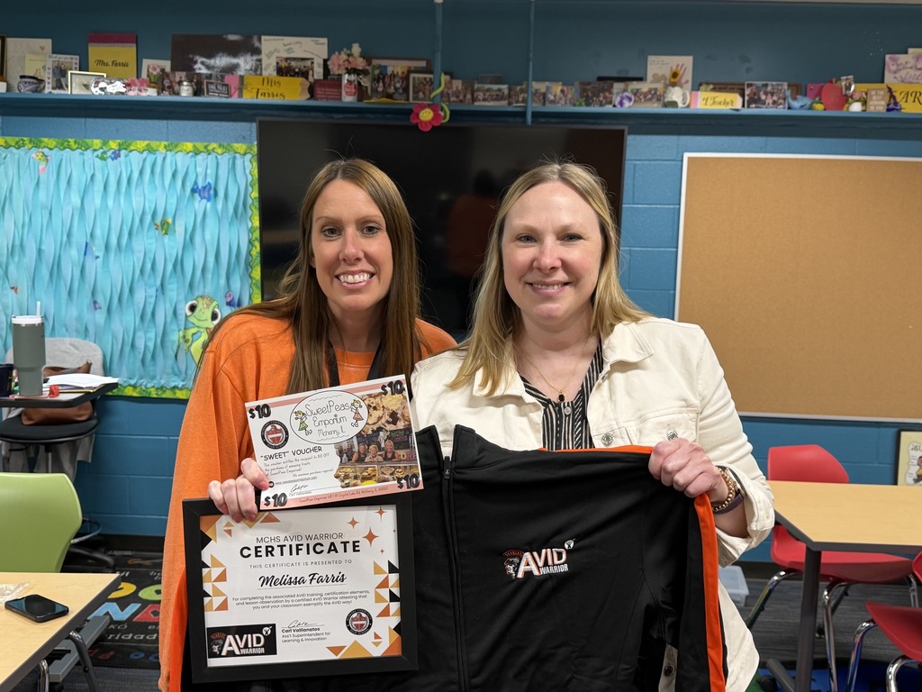 Melissa Farris with AVID jacket and certificate next to Melanie Kadlec