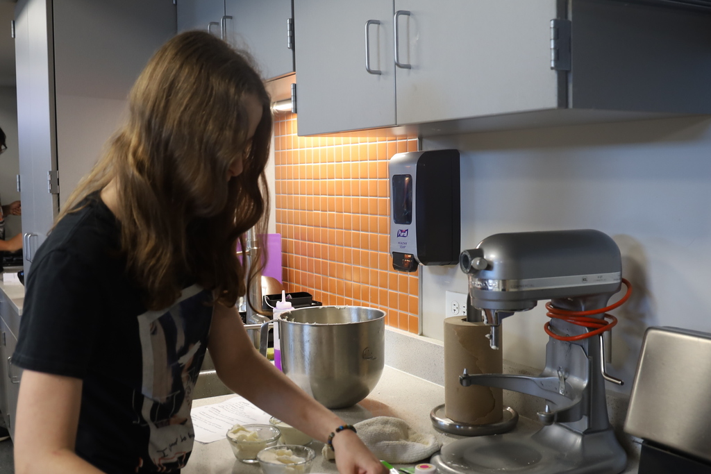 Student preparing cupacks
