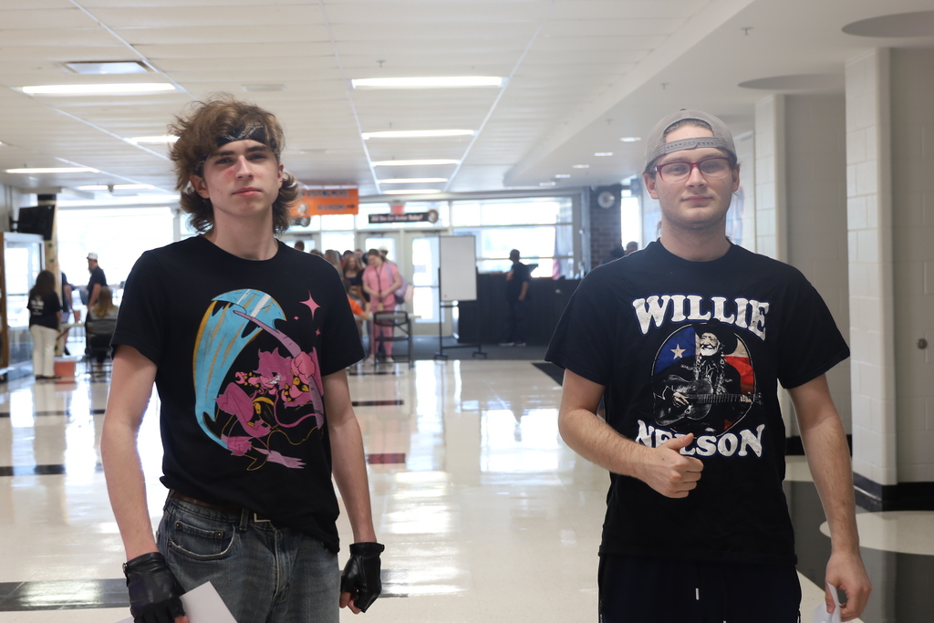 Two students in the hallway