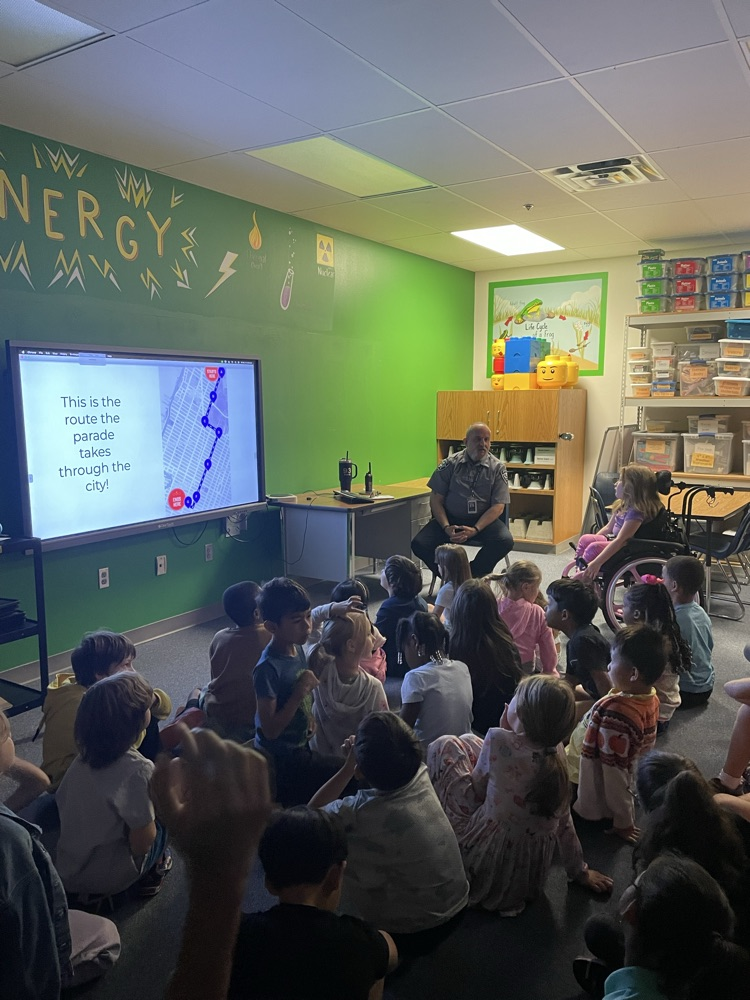 2nd graders looking at screen 