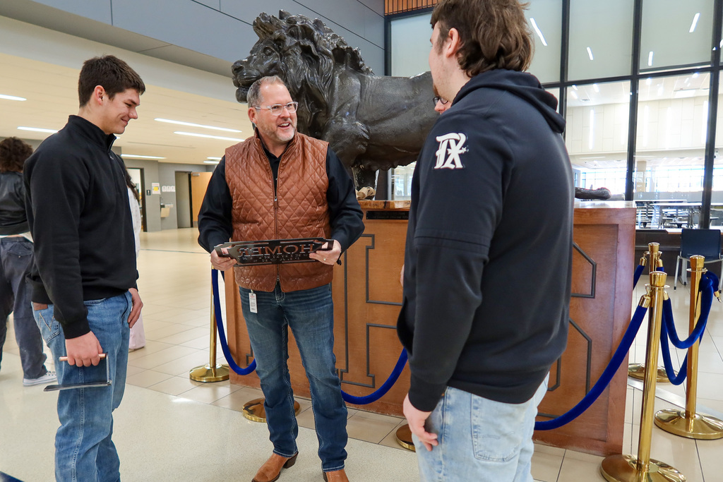 corey home recieves a gift from mhs students