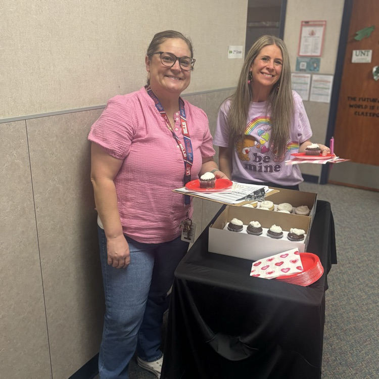 4th grade teachers with cupcakes