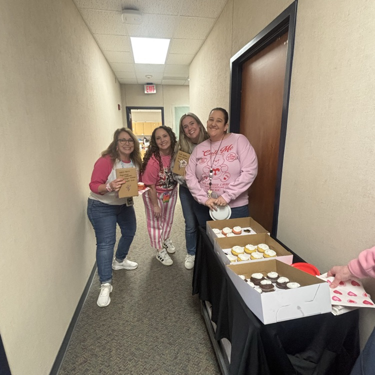 1st grade teachers with cupcake cart