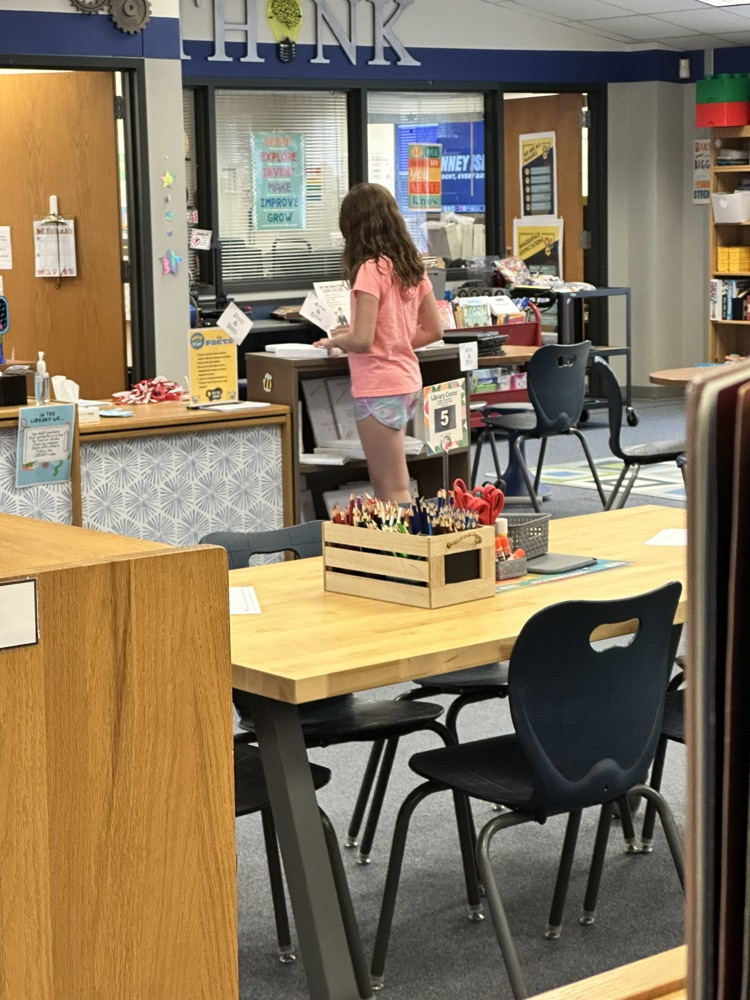 5th grader checking out display