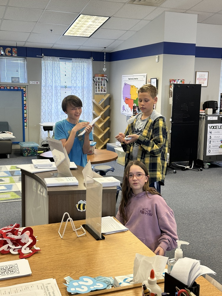 5th graders debating which book to try