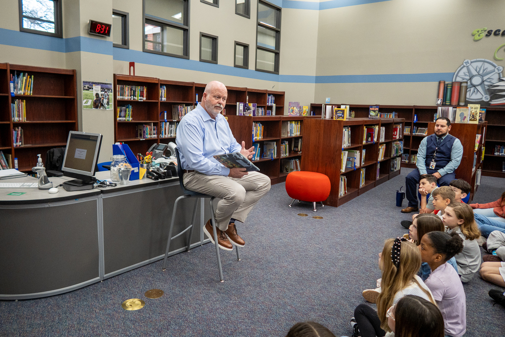 MISD superintendent Shawn Pratt reading in front of group at Valley Creek Elementary
