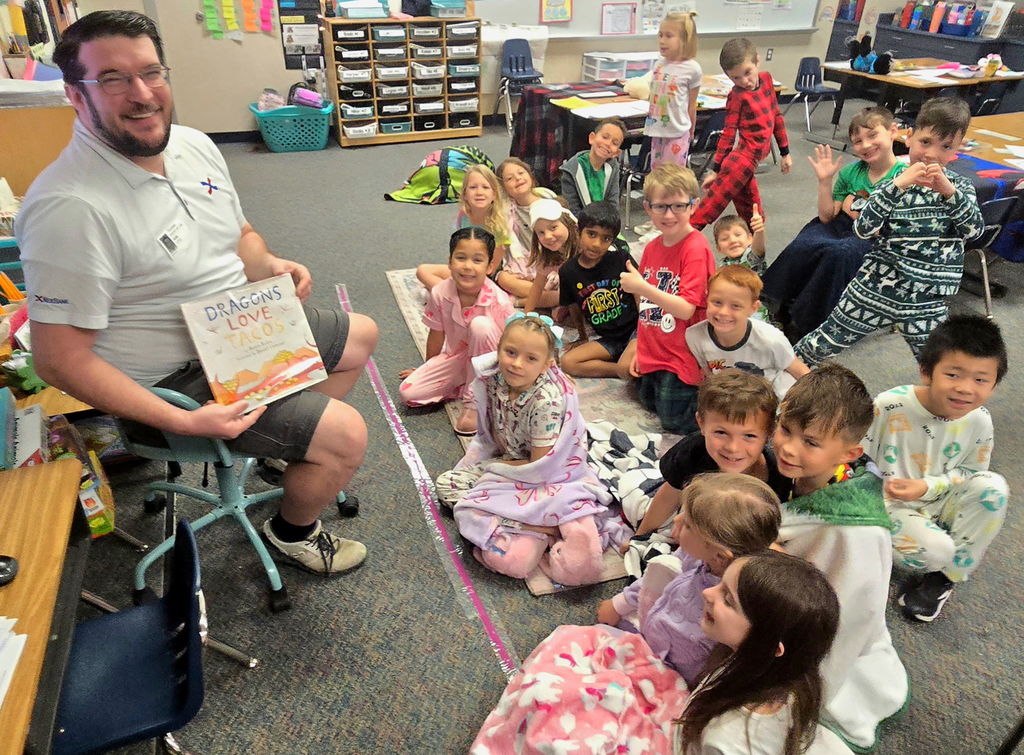 Mystery Reader in Mrs. Pemberton's 1st grade class.