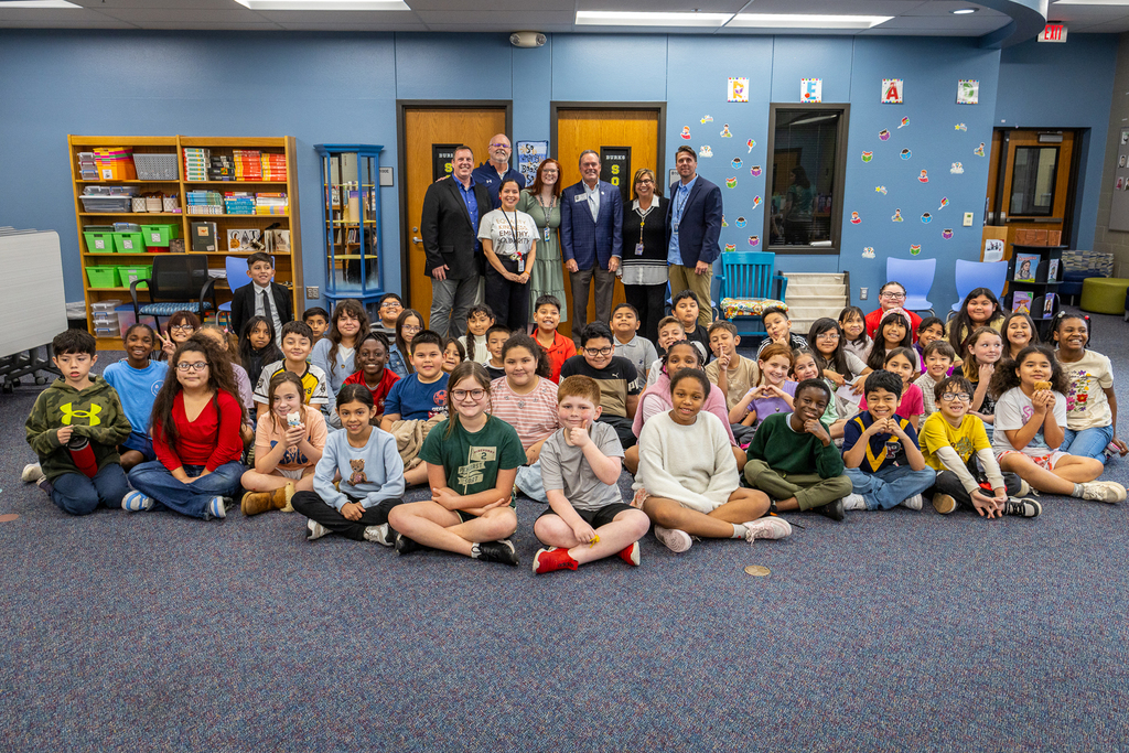 group photo with Cox and students