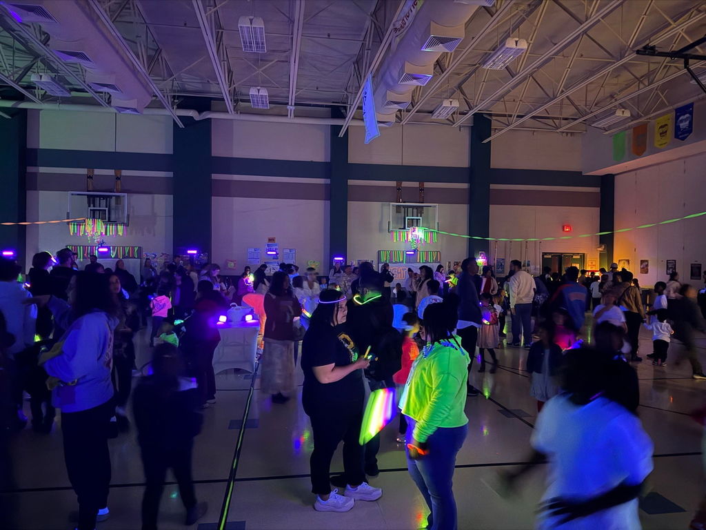 Press Family Glow Dance10