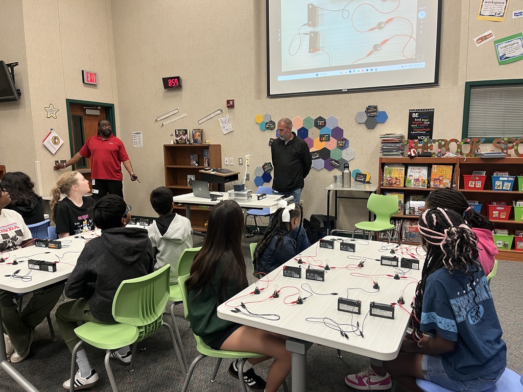 CoServ Presenters Teach About Circuits