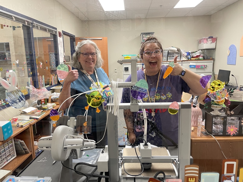Mrs. Kendrick and Mrs. Middlebrook with the library's new 3D printer.