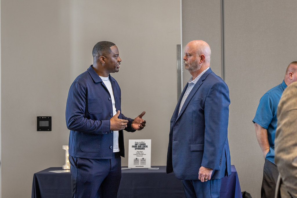 realtor talking with Shawn Pratt