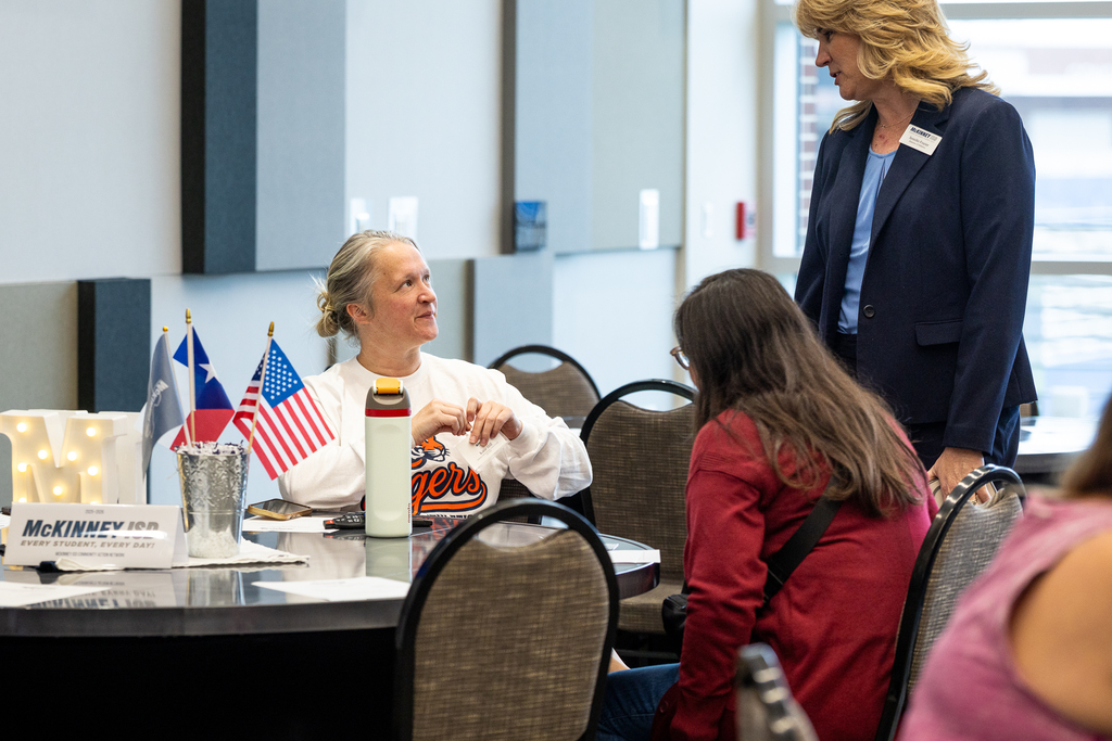 Jennifer Frazier talking to a woman before the session