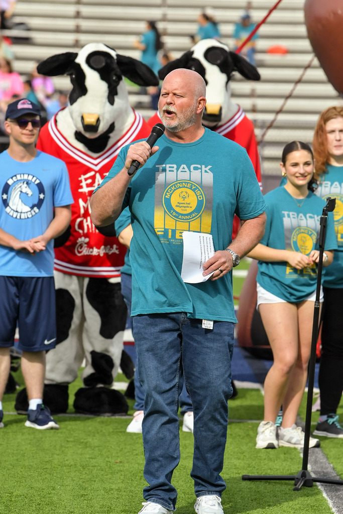 Shawn Pratt speaking on microphone before event