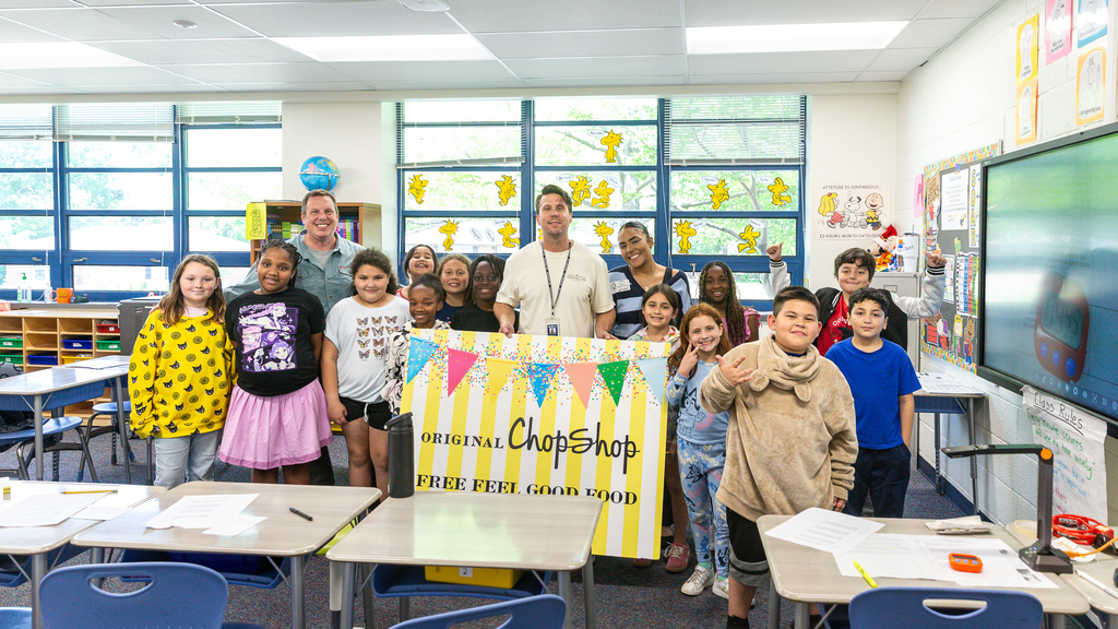Tommy Gillett with class holding award sign from Original ChopShop