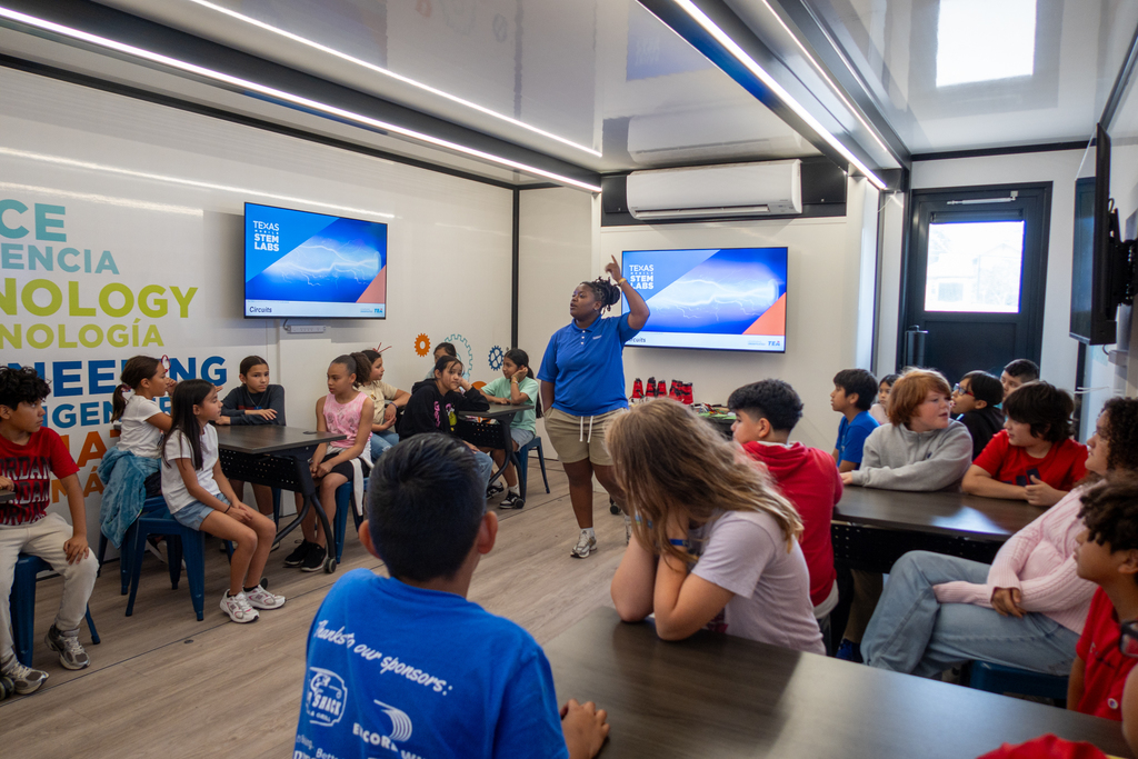 students at caldwell listen to a lesson about circuits in the mobile stem lab 
