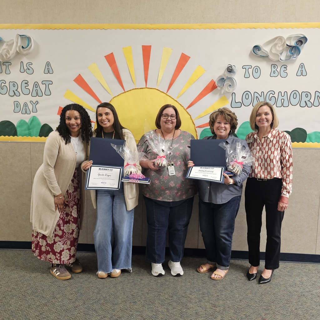 alana chisum takes a photo with wilmeth teachers and principal grace roberts 