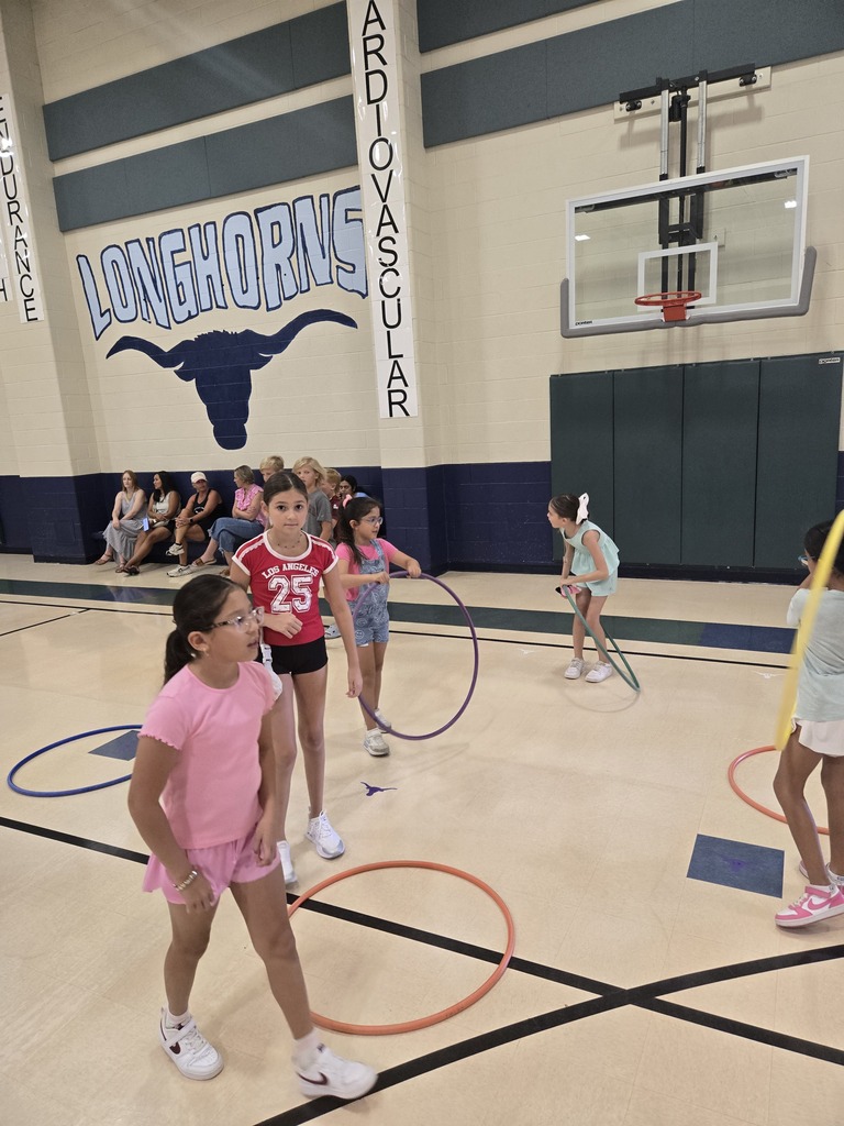 more girls hula hooping