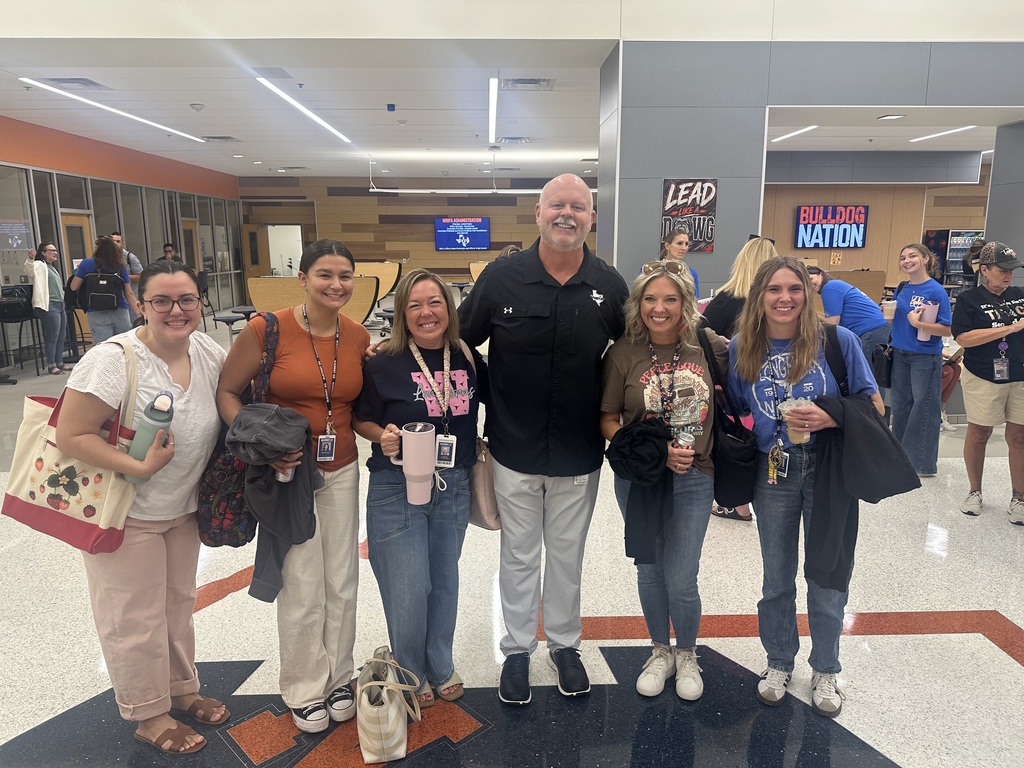 Wilmeth 2nd grade teachers posing for a picture with MISD Superintendent, Shaun Pratt.