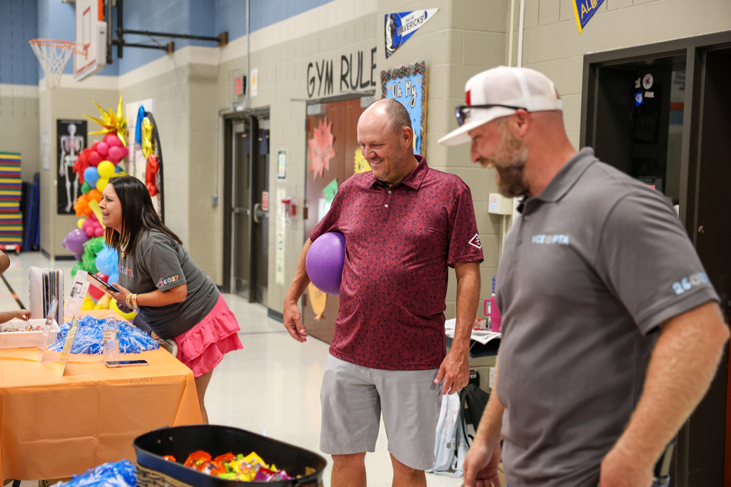 valley creek parents attend meet the teacher night