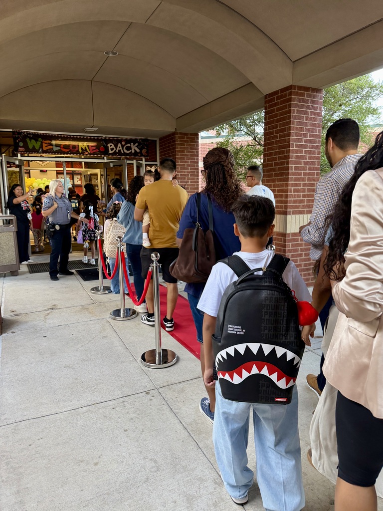 Families enter Minshew on the First Day of School
