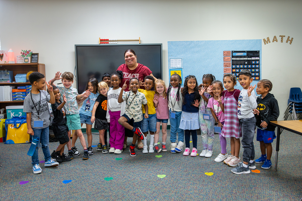 teacher with her class in a group smiling