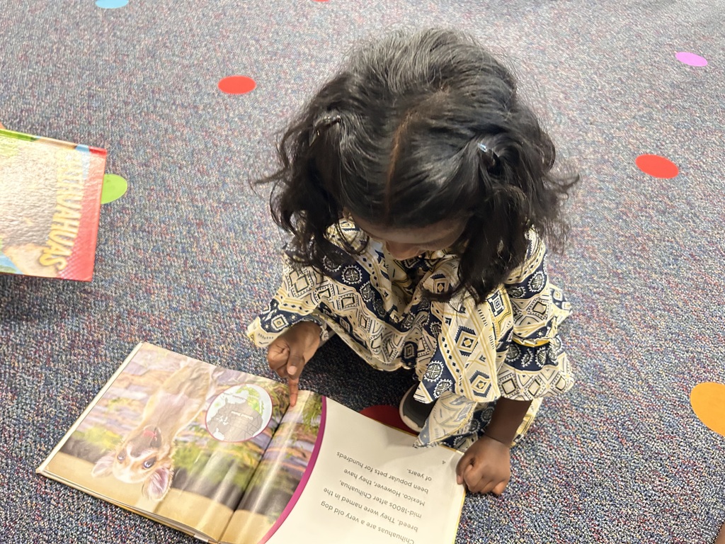 Student using the five finger strategy to find a "just right" book.