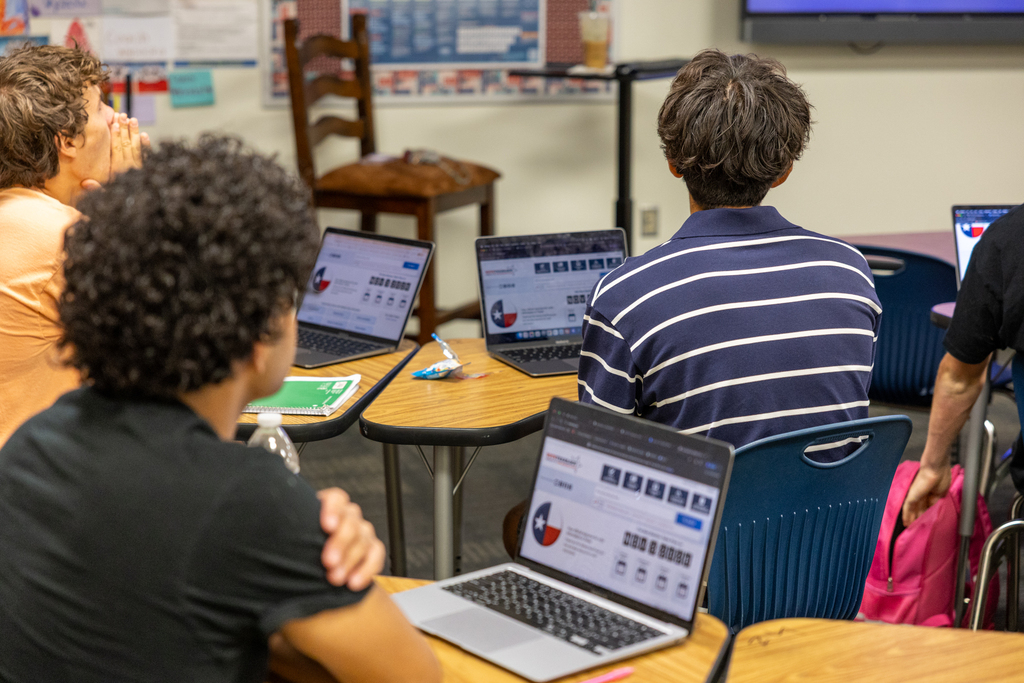 students at mckinney high visit the texas elections web page