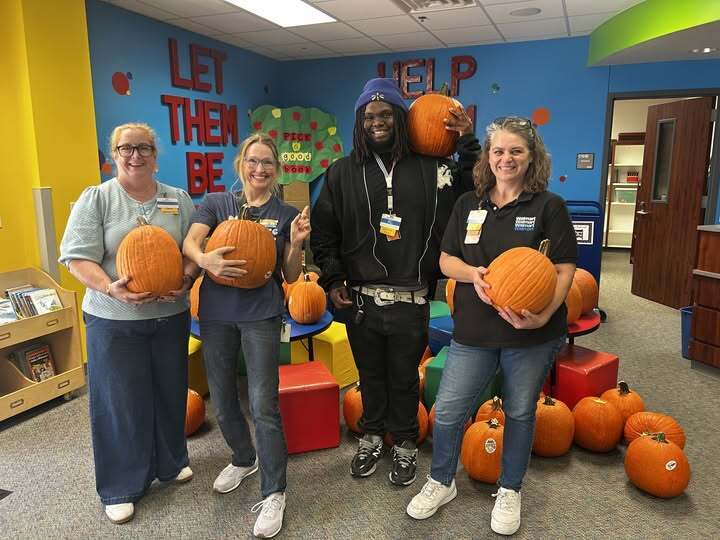 Store 6966 delivered pumpkins to Lawson
